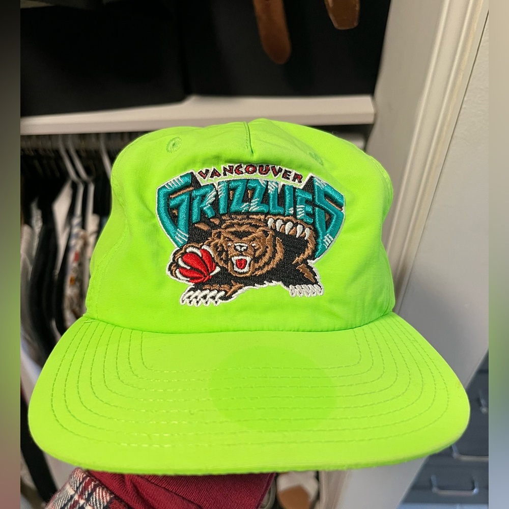 Mitchell and Ness Vancouver Grizzlies hat